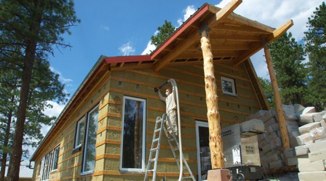 Maison passive, pose de l'isolant (beaucoup) de cellulose